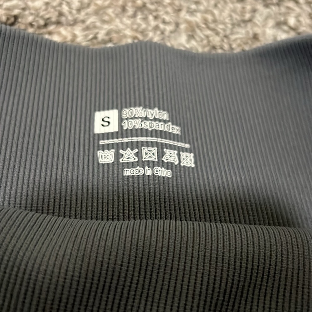 High-Waisted Ribbed Spandex - Picture 2 of 3